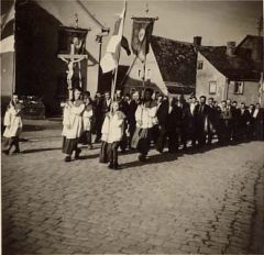 Einzug in Walldürn in den 50iger Jahren Einzug in Walldürn in den 50iger Jahren
