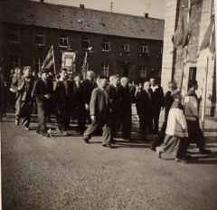 Einzug in Walldürn in den 50iger Jahren Einzug in Walldürn in den 50iger Jahren