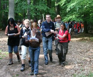 Die Jugend bei der Gestaltung einer Wegstrecke
